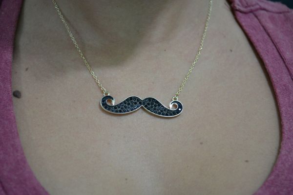 Colar Mustache strass - C1203