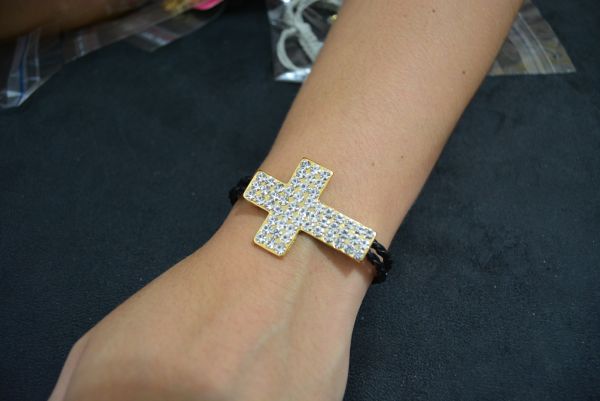 Pulseira cruz grande - P1606