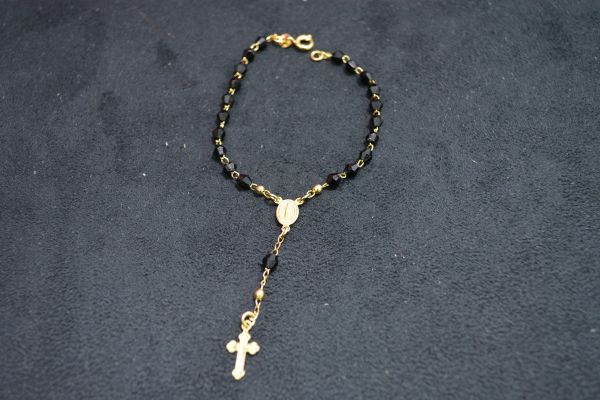 Pulseira terço preto folhado a ouro- SJR122