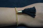 Pulseira tassel dourada - P1330