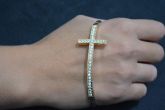 Pulseira de mão cruz strass - P1268