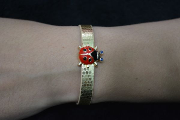 Pulseira dourada joaninha - P1365