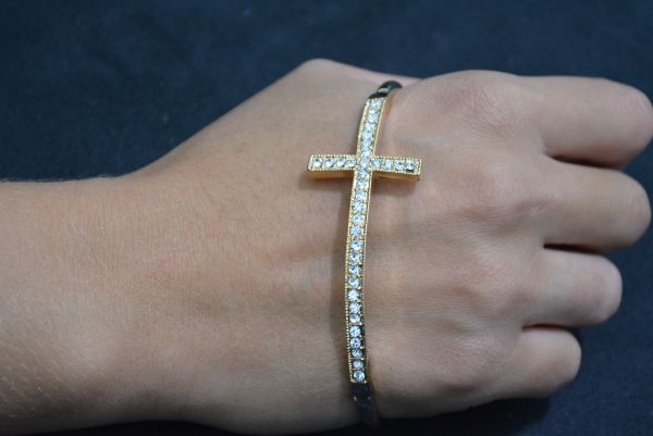 Pulseira de mão cruz strass - P1268