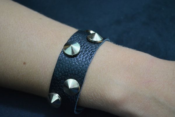 Bracelete spikes - P1258